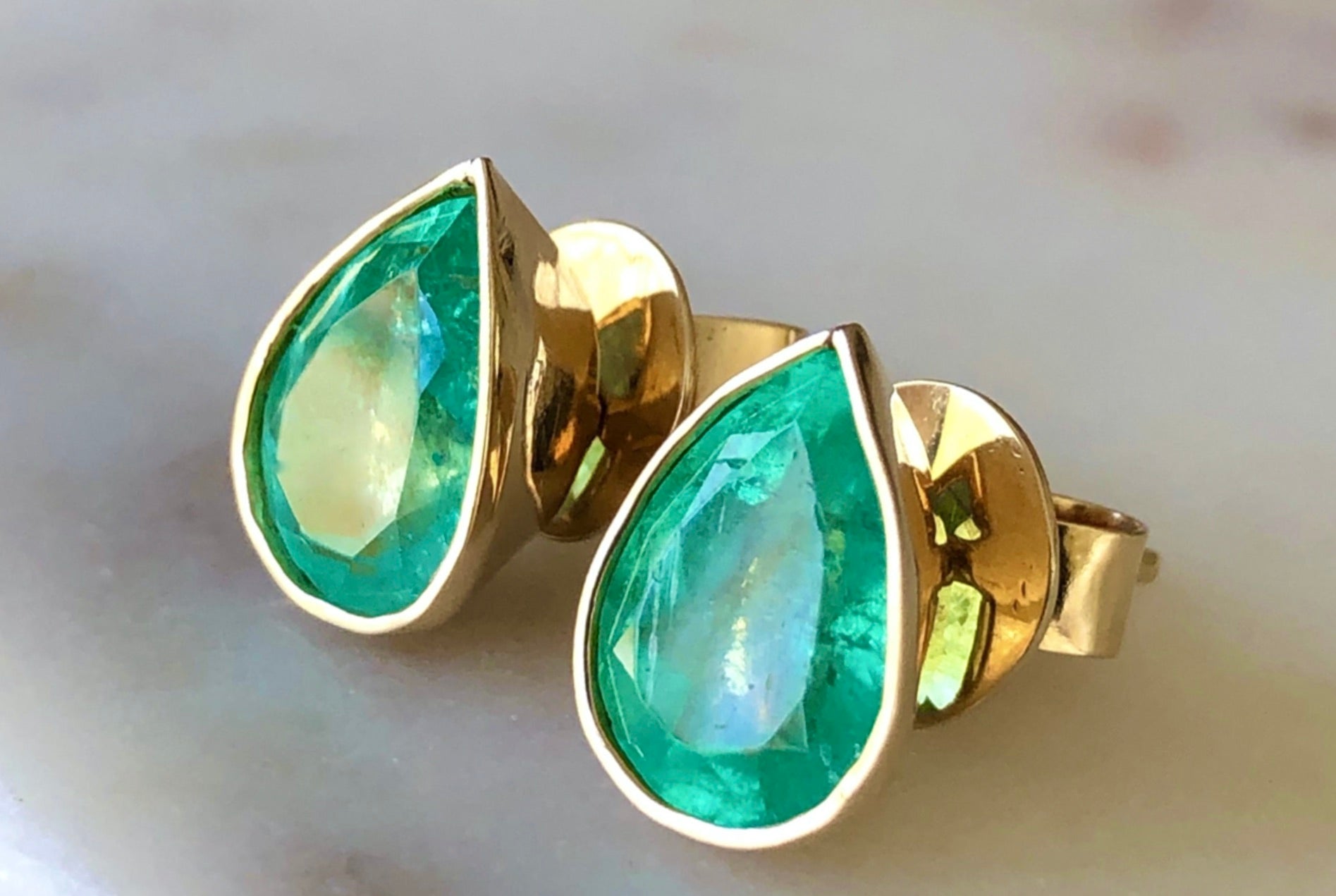 2.40 Carat Natural Colombian Emerald Pear Cut Studs Earrings 18k