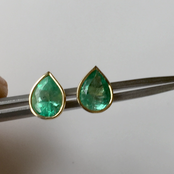2.40 Carat Natural Colombian Emerald Pear Cut Studs Earrings 18k