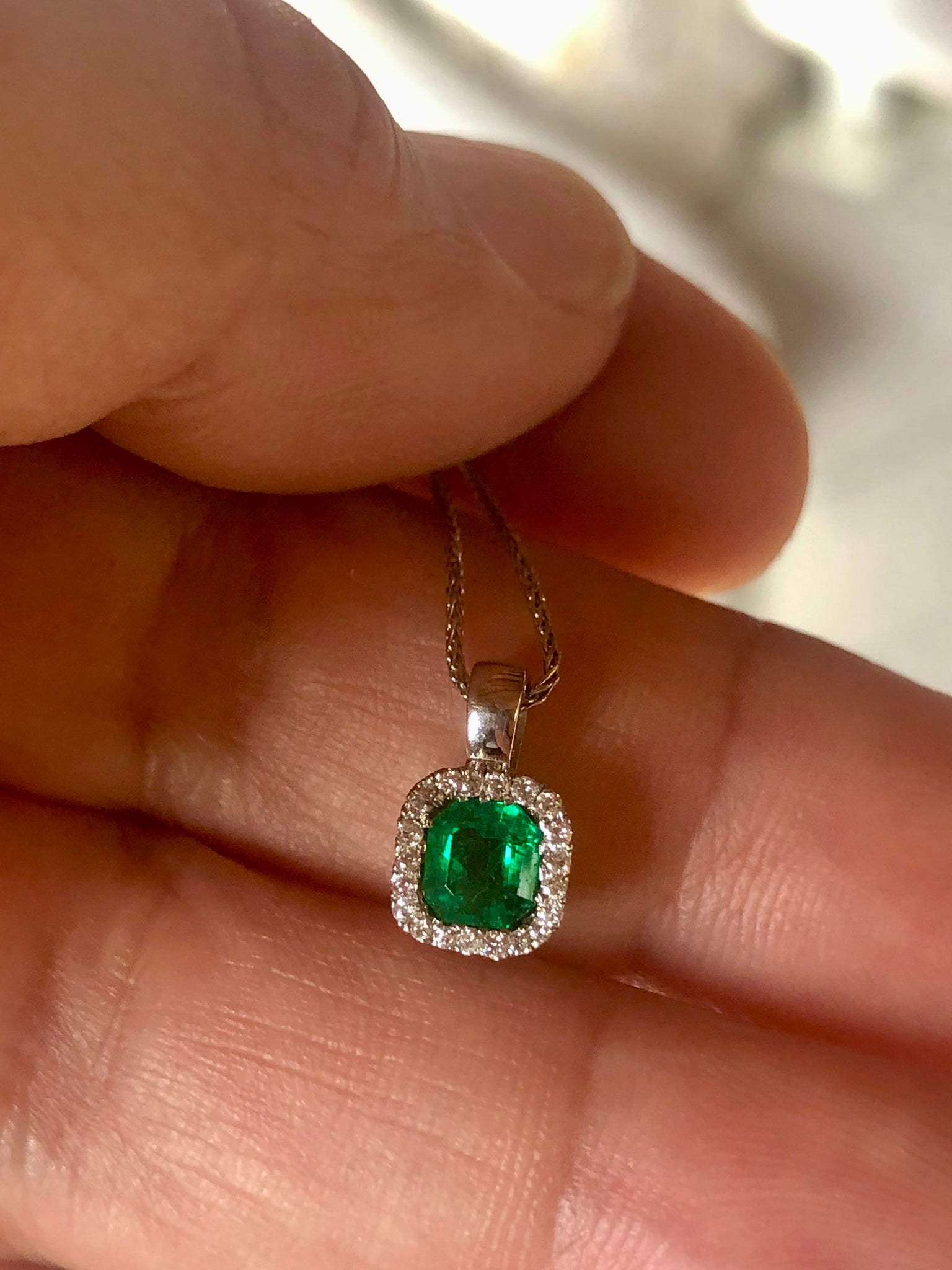 Natural Colombian Emerald Diamond Pendant Necklace 18K Gold