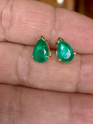 Fine Colombian Emerald Pear Cut 18k Yellow Gold Stud Earrings