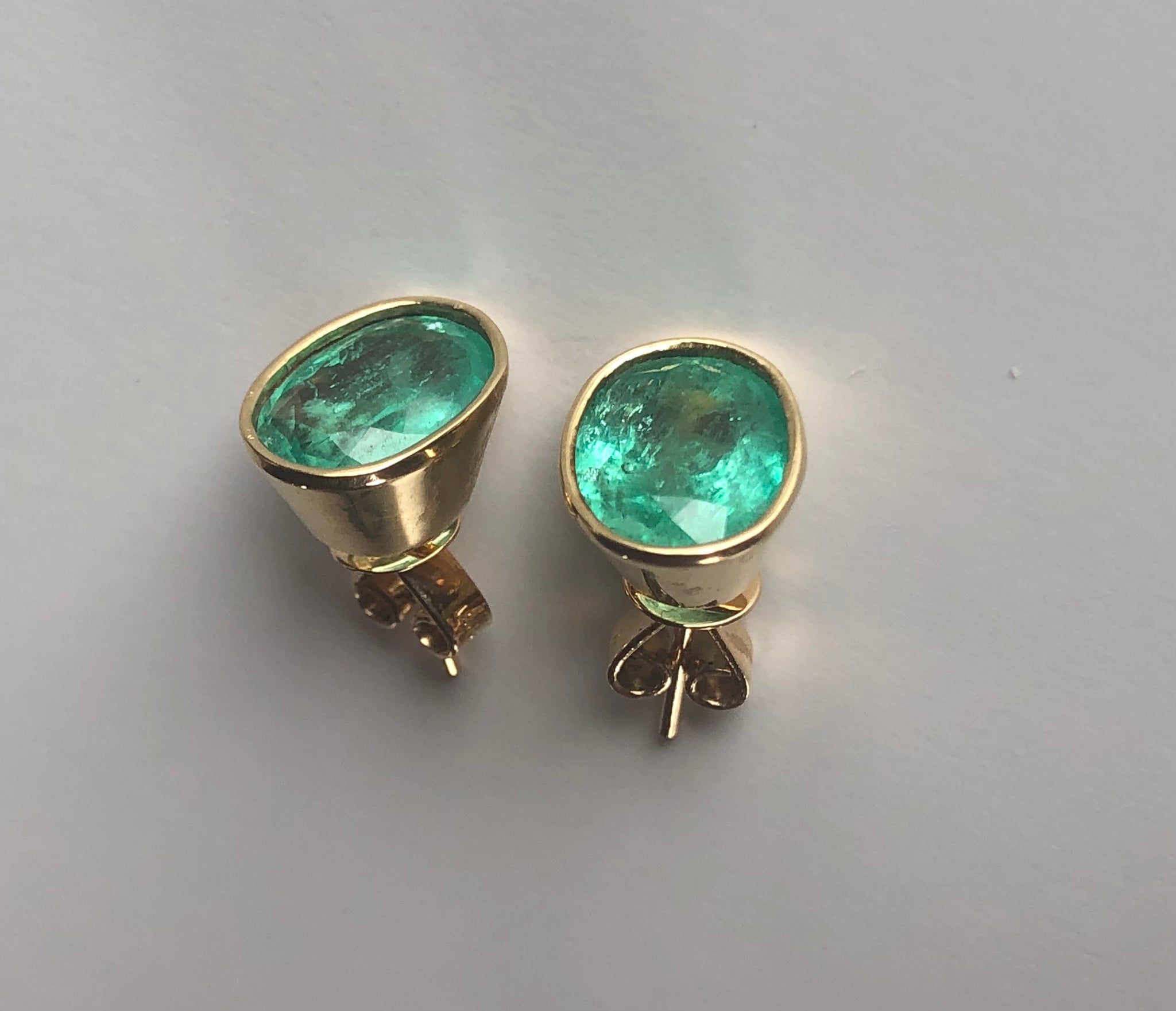 6.00 Carat Natural Colombian Emerald Stud Earrings 18 Karat Gold