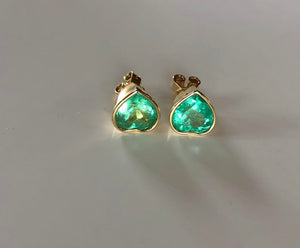 Colombian Emerald Heart Shape 18 Karat Yellow Gold Earrings