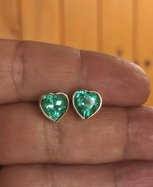 Colombian Emerald Heart Shape 18 Karat Yellow Gold Earrings