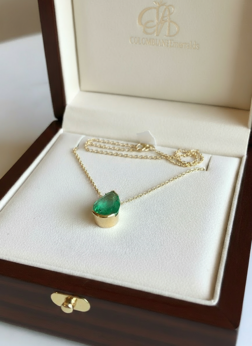 Colombian Emerald 3.00 Carat Pear Drop Pendant Necklace 18K Gold