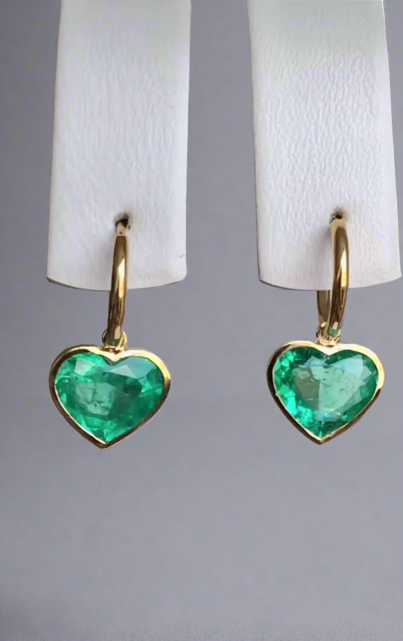 5.00 Carats Heart Shape Colombian Emerald 18 Karat Yellow Gold Stud or Dangle Earrings