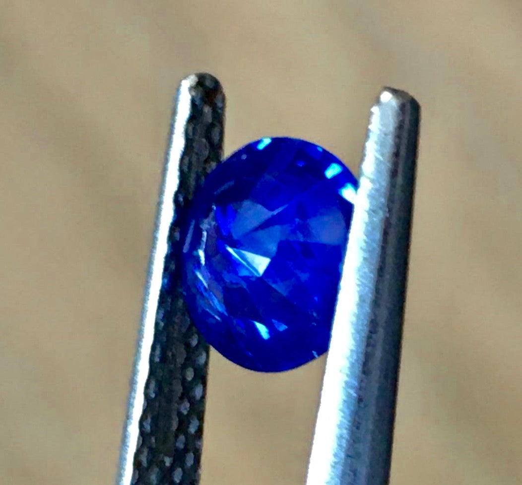 Blue Sapphire Round Cut 7.1mm Solitaire Ring 18K Gold