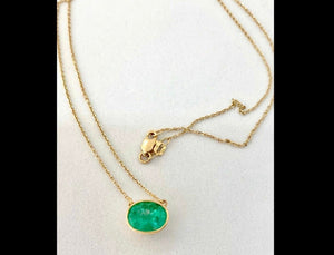 Pendant Necklace Oval Natural Emerald 18 Karat