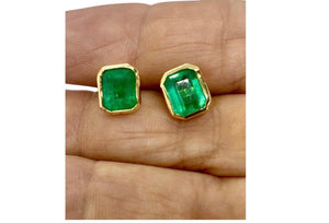 4.00 Carats Fine Colombian Emerald Stud Earrings Bezel 18K Gold