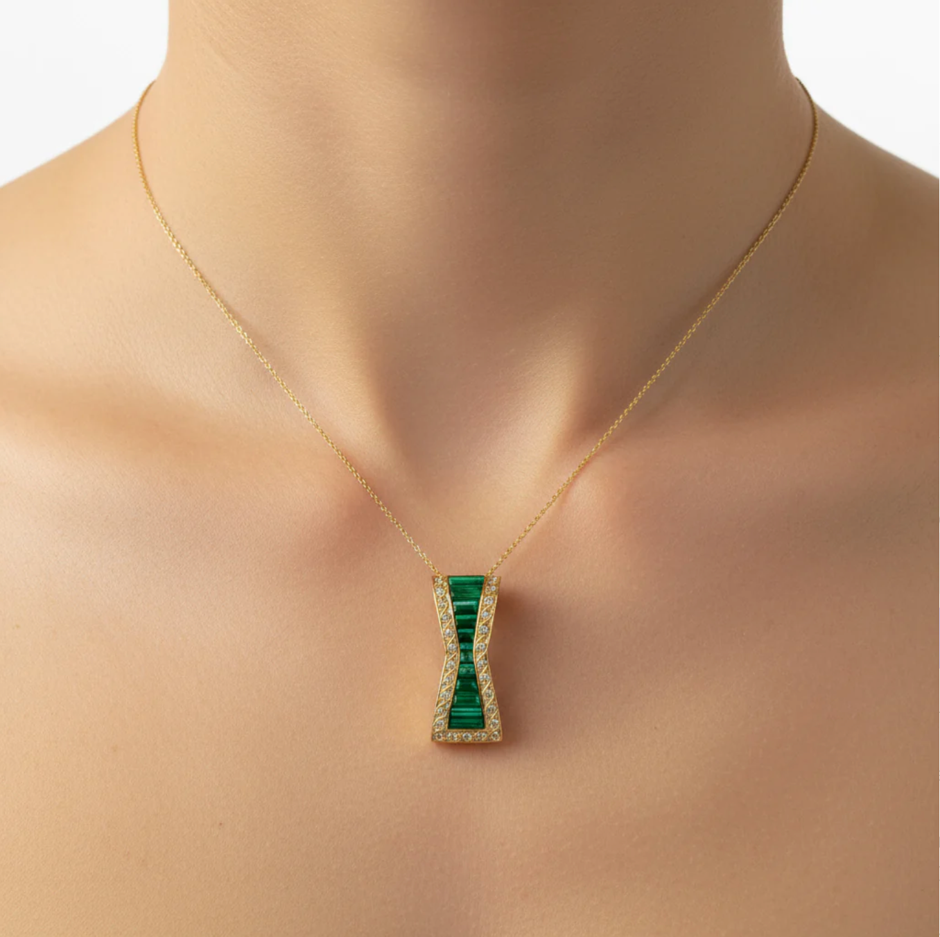 GIA 4.00 Carat Fine Muzo Colombian Emerald Pendant 18K Gold