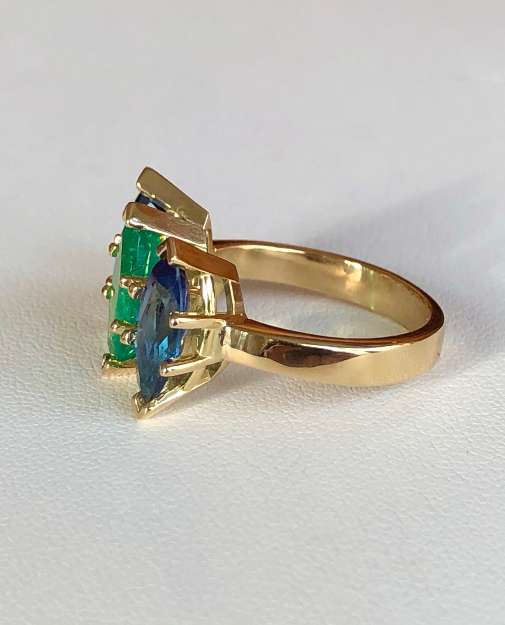 4.44 Carat Marquise Cut Ceylon Sapphire and Colombian Emerald Ring 18 Karat