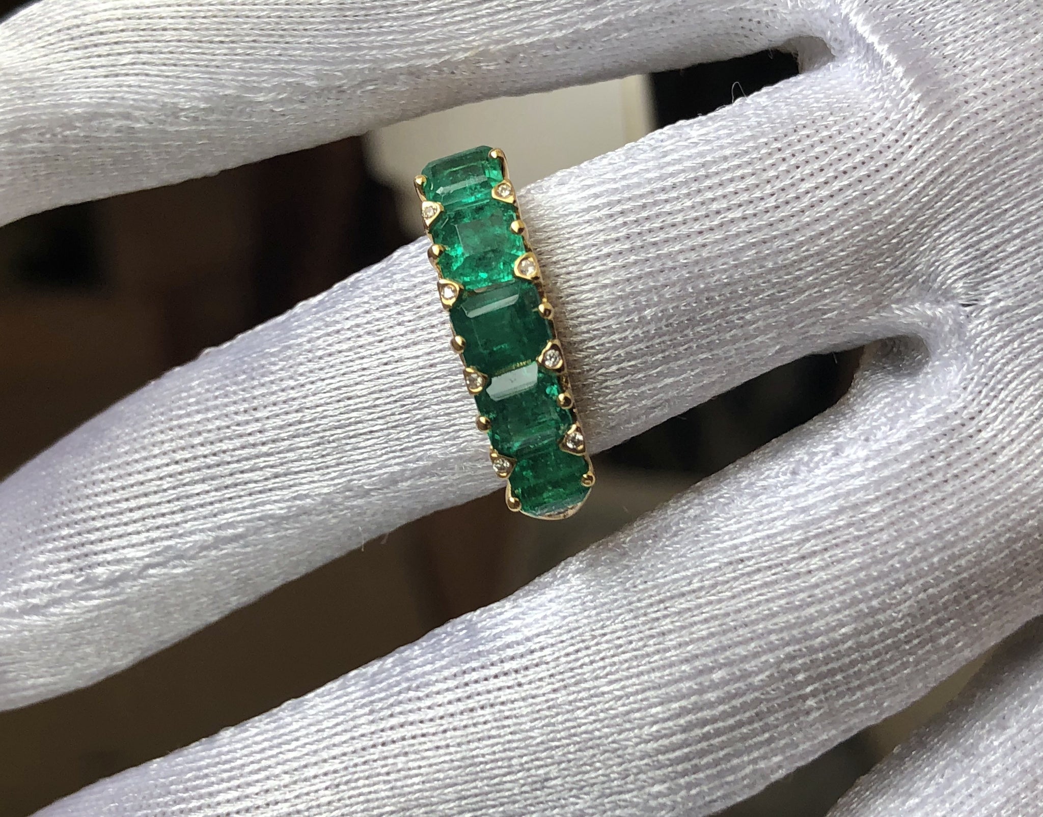 Magnificent Colombian Emerald Five-Stone Ring 18 Karat Gold