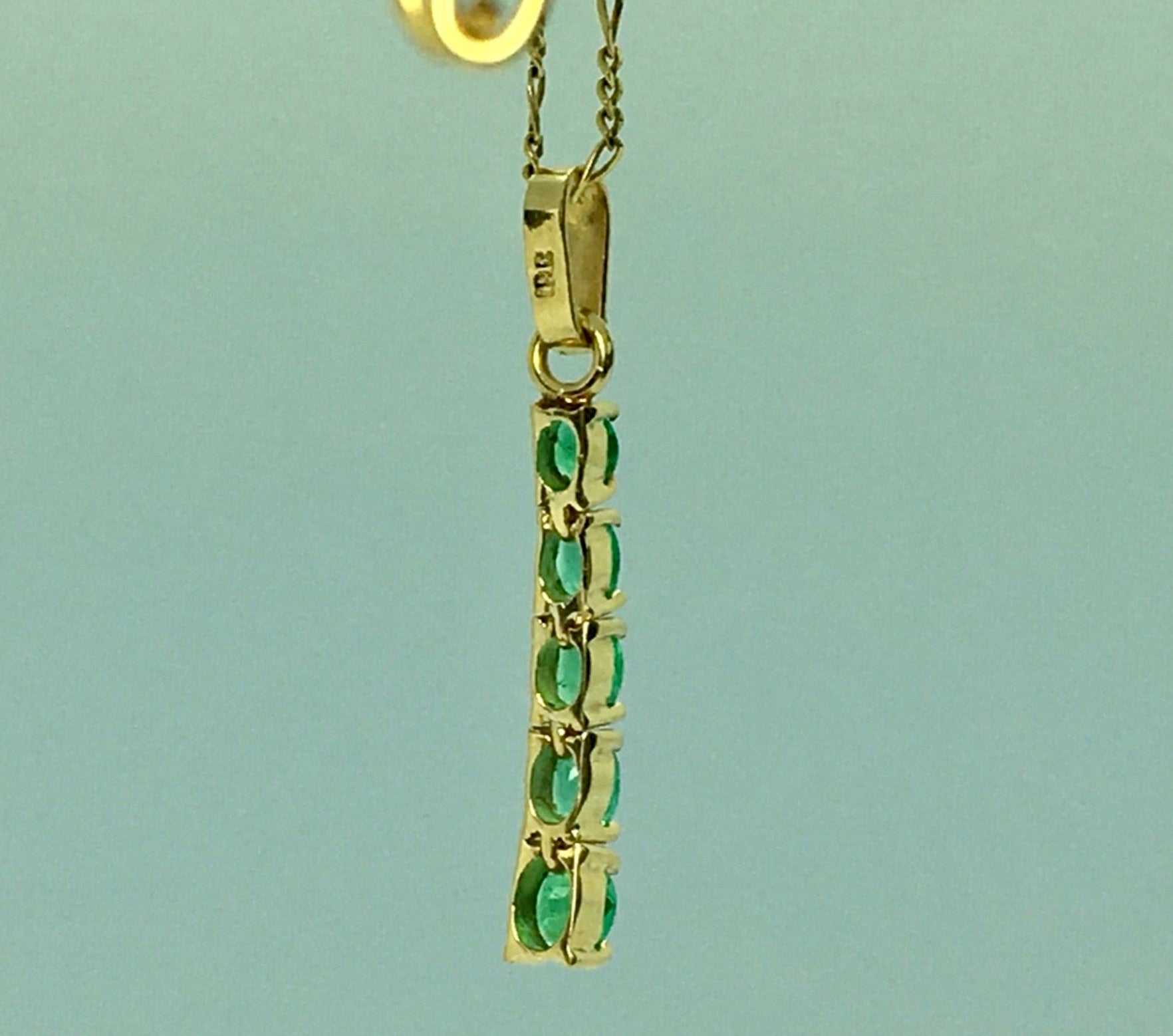 Fine 1.00ct Colombian Natural Emerald Pendant 18k Yellow Gold