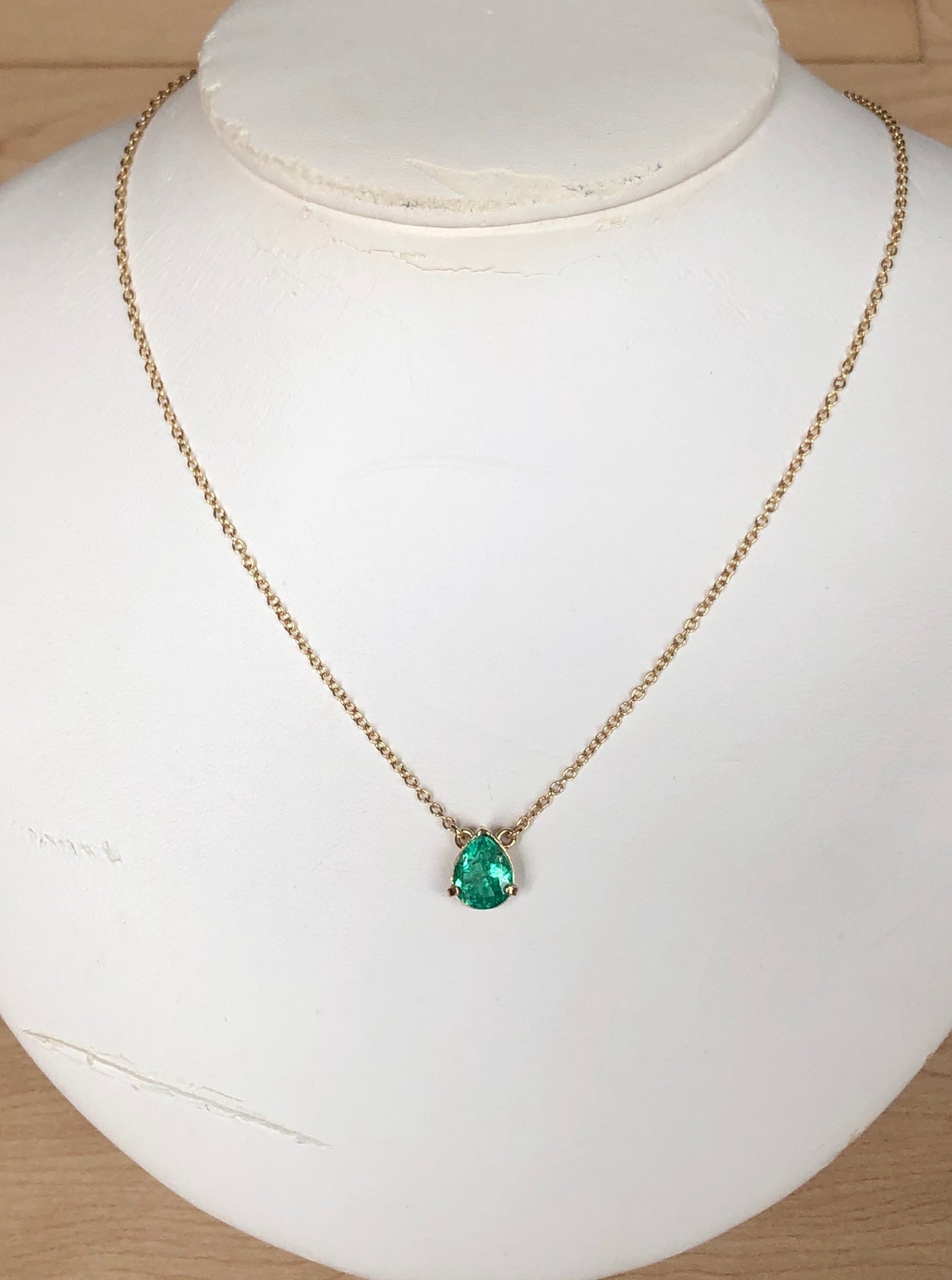 2.25 Carat Colombian Emerald Solitaire Pendant Necklace Yellow Gold 18K
