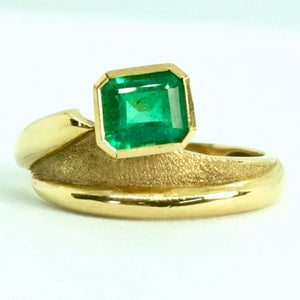 Estate Solitaire Ring Natural Colombian Emerald 18K