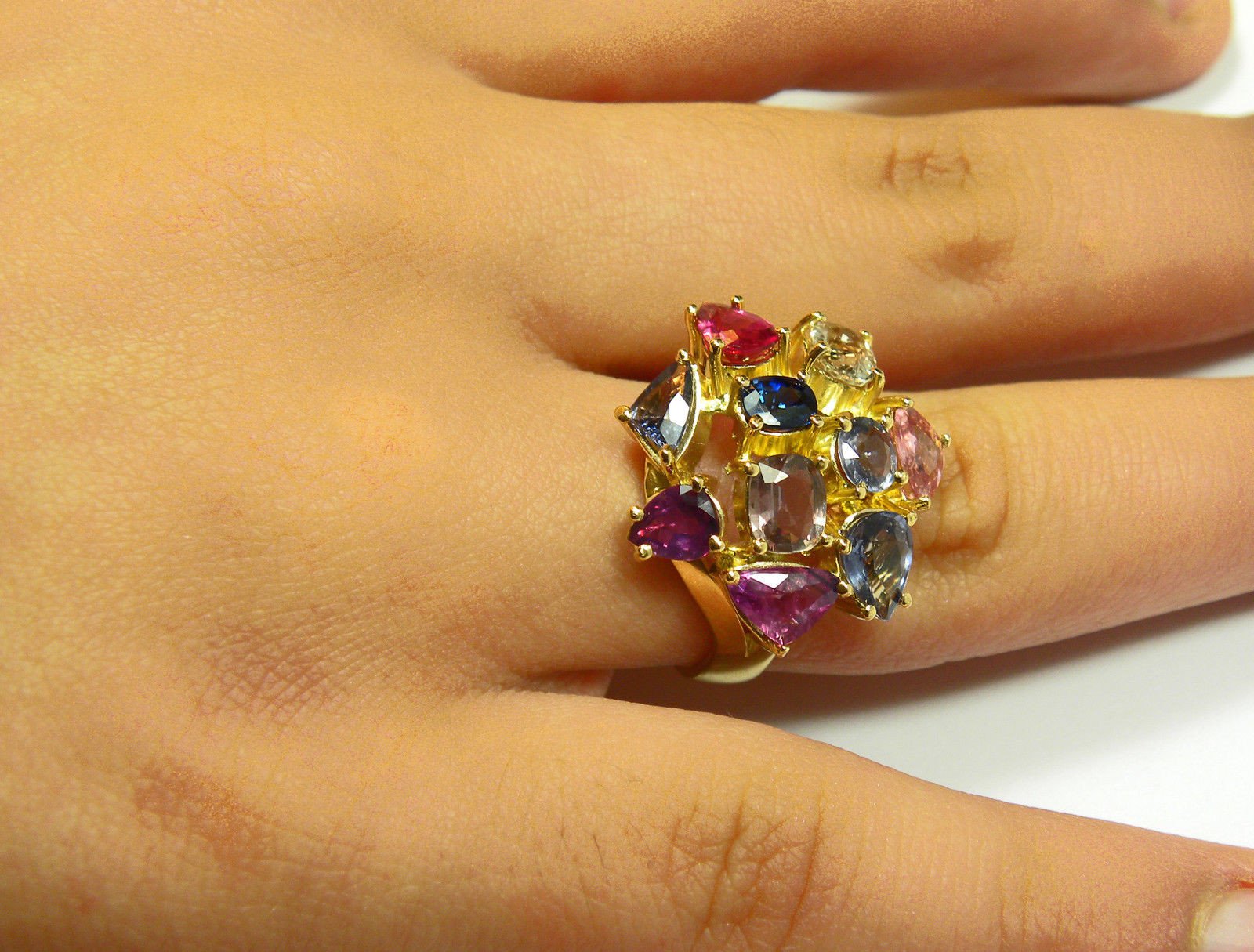 5.67 Carat Untreated Multicolor Sapphire Ring in 18k Yellow Gold