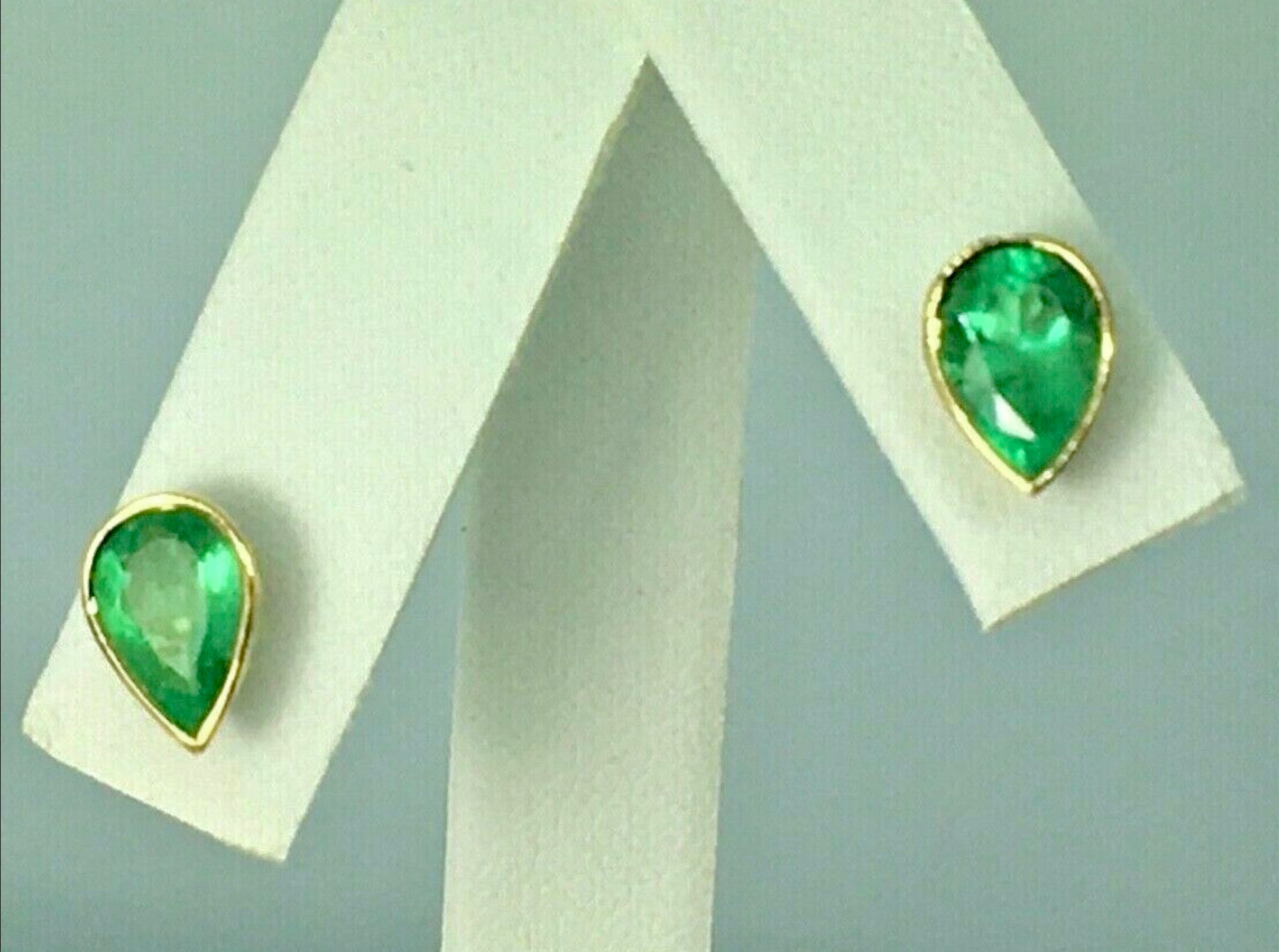2.50 Carat Pear Cut Colombian Emerald Stud Earrings 18 Karat