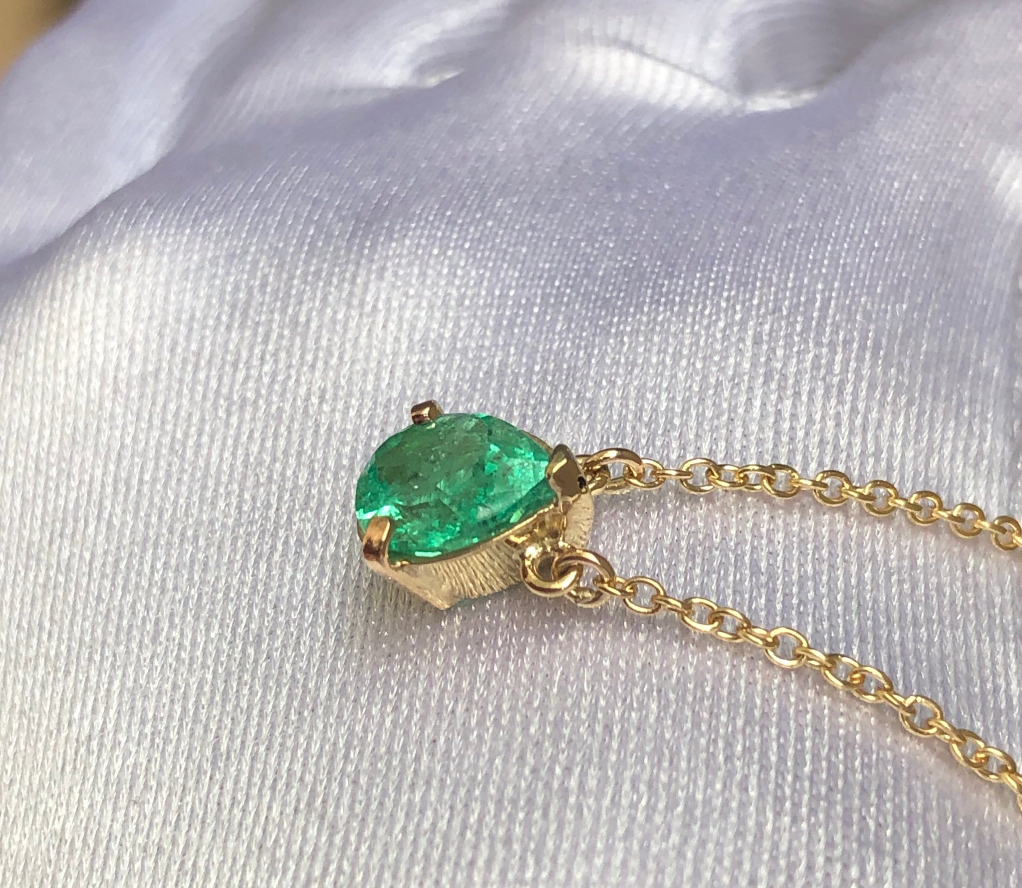 2.25 Carat Colombian Emerald Solitaire Pendant Necklace Yellow Gold 18K