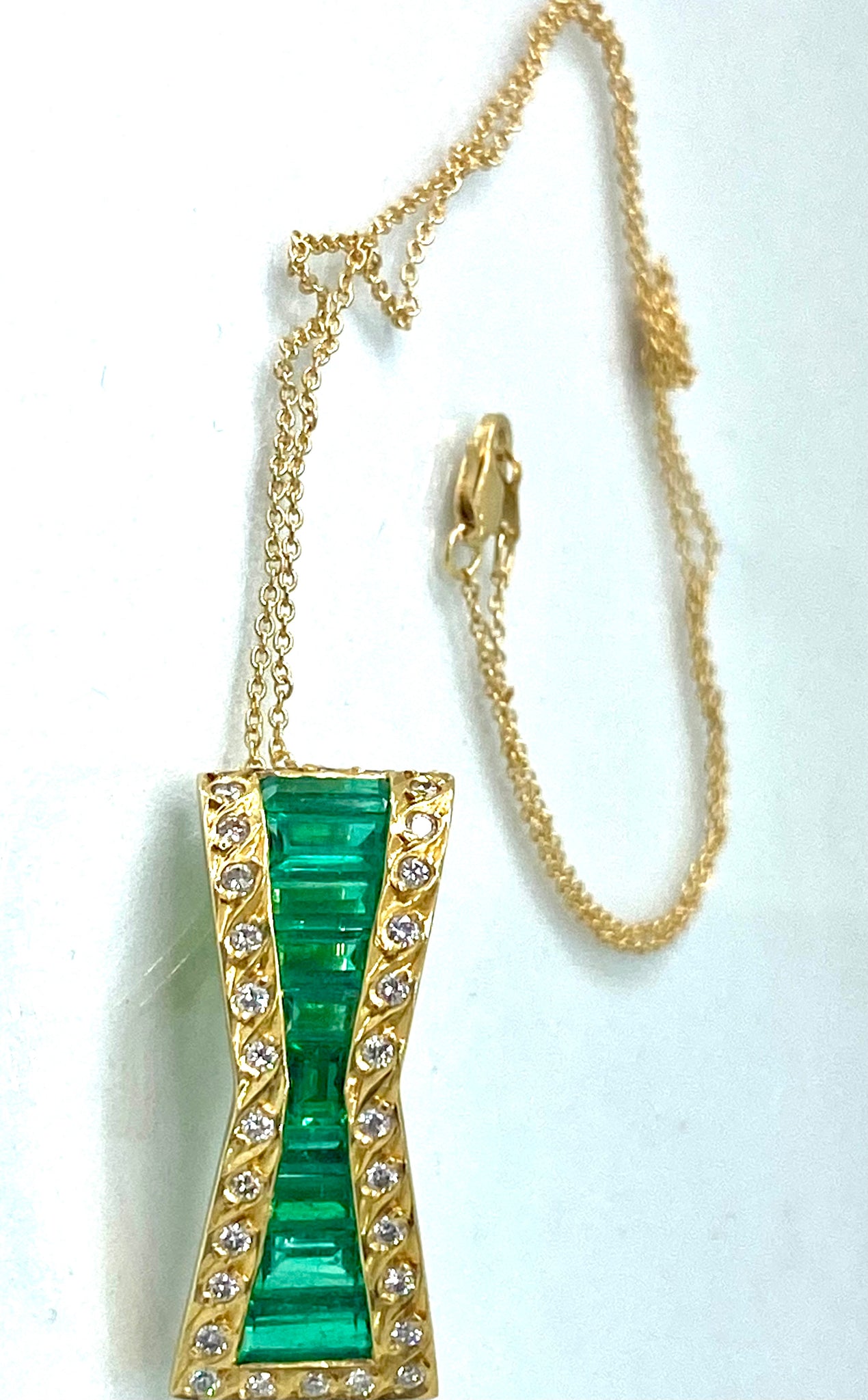 GIA 4.00 Carat Fine Muzo Colombian Emerald Pendant 18K Gold