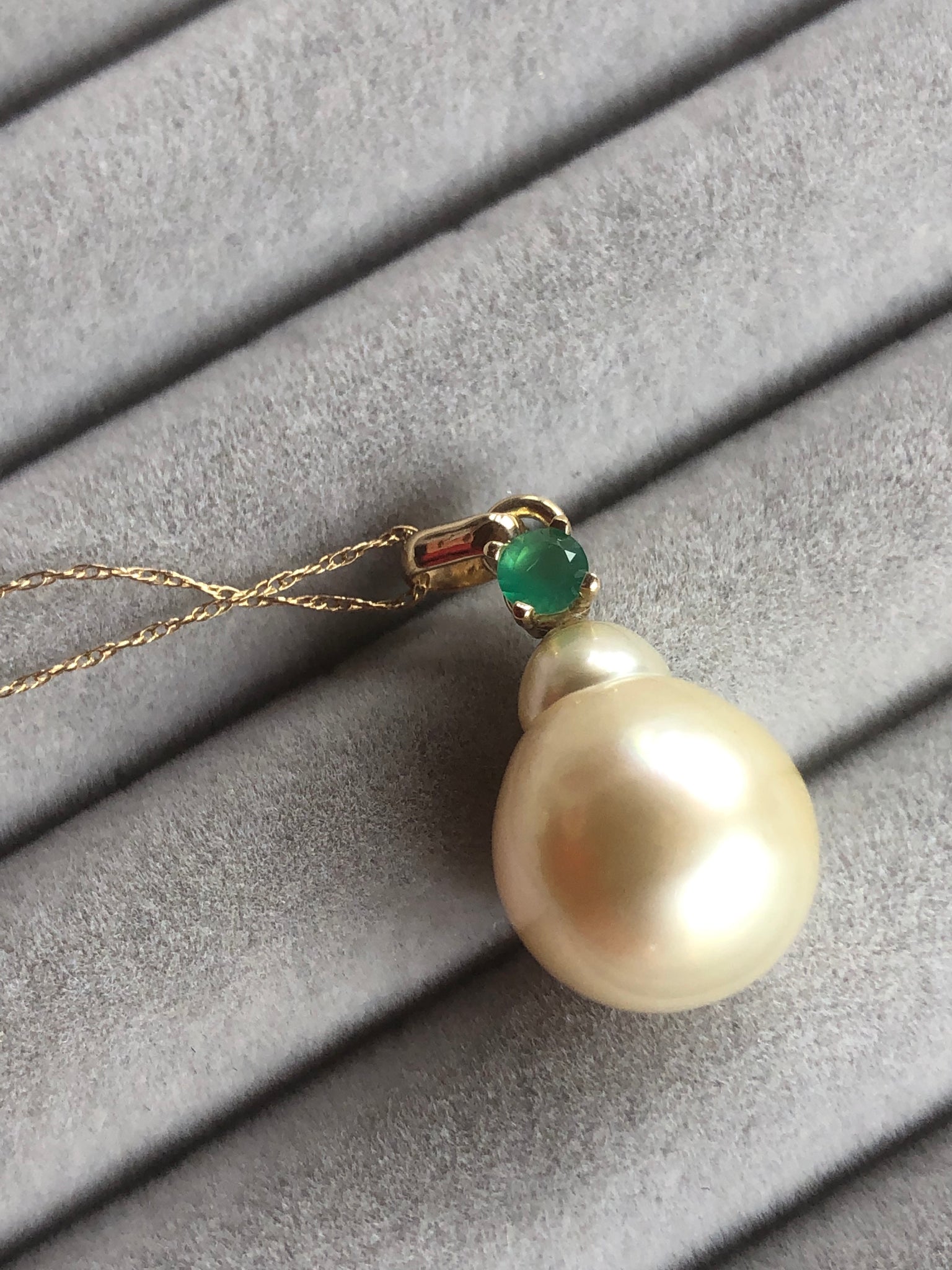 Emerald South Sea Pearl Pendant Necklace 18 Karat