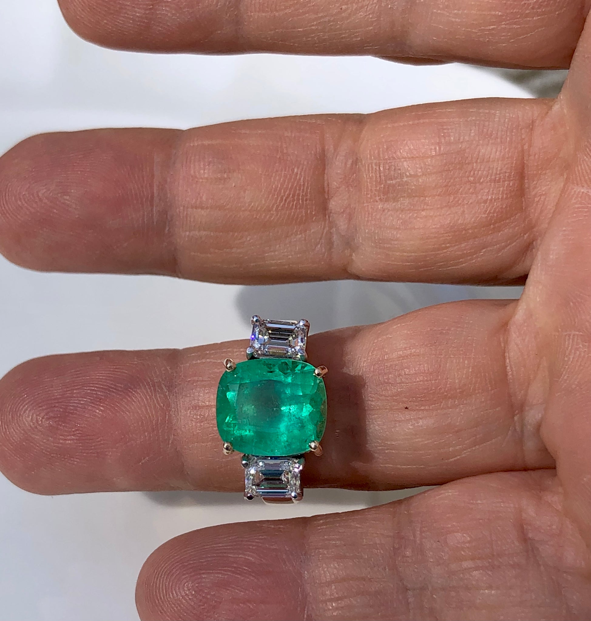 Fine Natural Cushion Colombian Emerald Diamond Ring 18 Karat