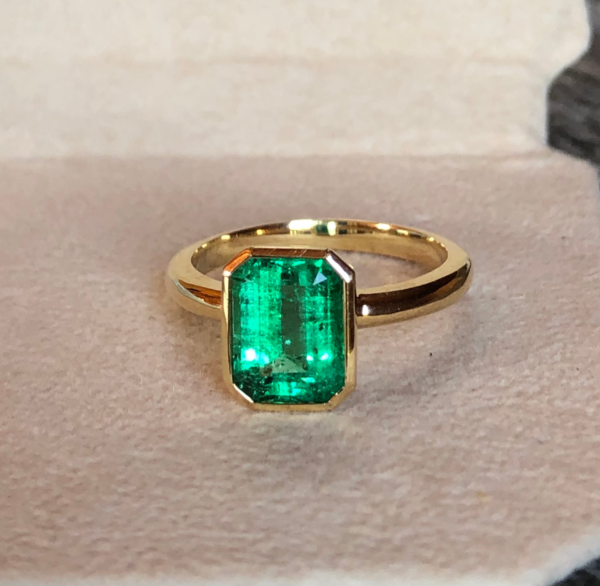 Emeralds Maravellous Solitaire Natural Colombian Emerald 18K Engagement Ring