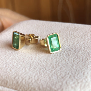 Natural Emerald Stud Earrings 18 Karat Yellow Gold