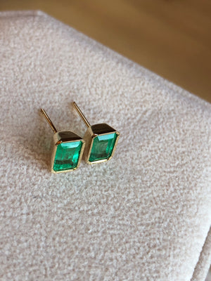 Natural Emerald Stud Earrings 18 Karat Yellow Gold