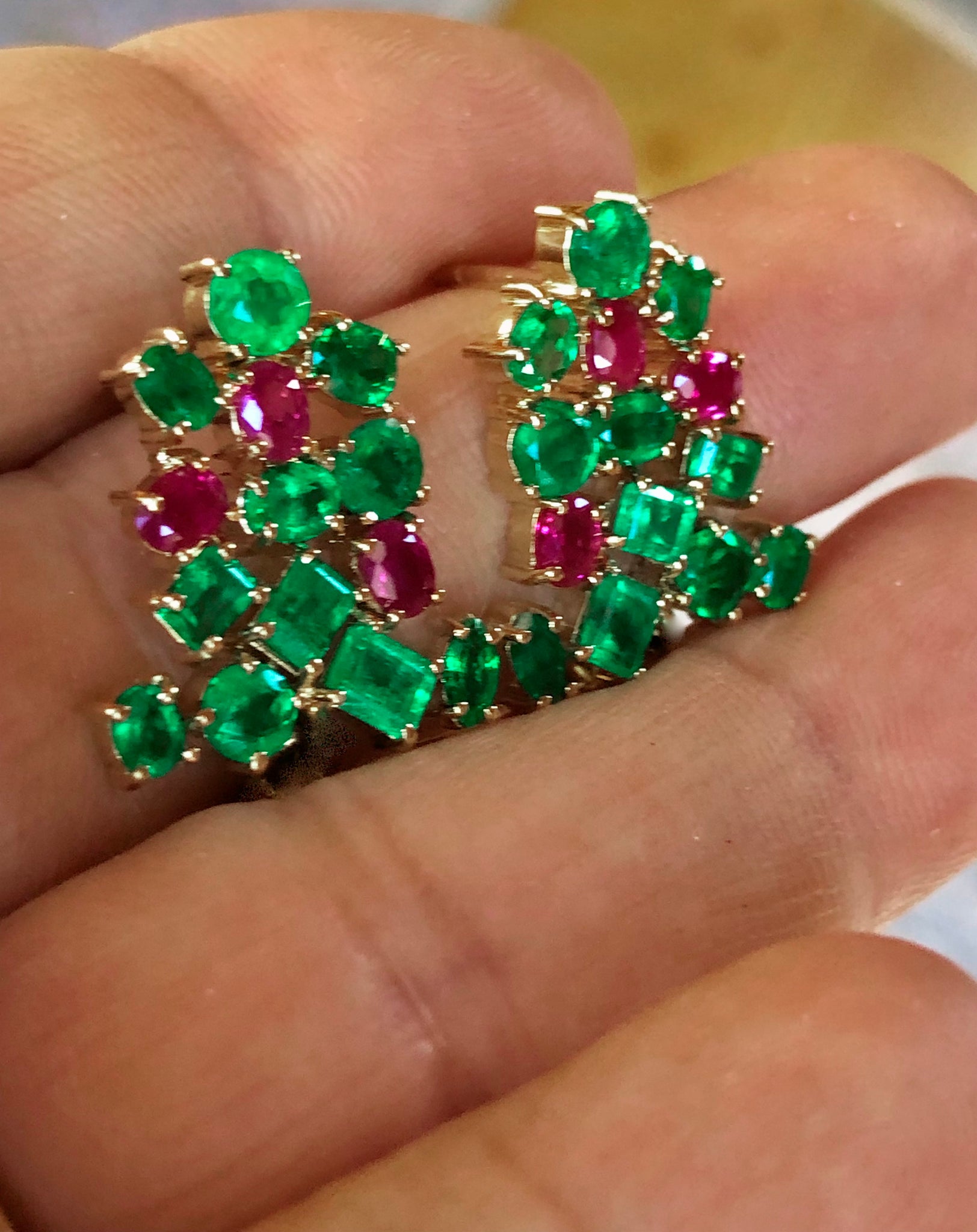 6.50 Carat Fine Colombian Emerald Ruby Stud Earrings 18K Yellow Gold