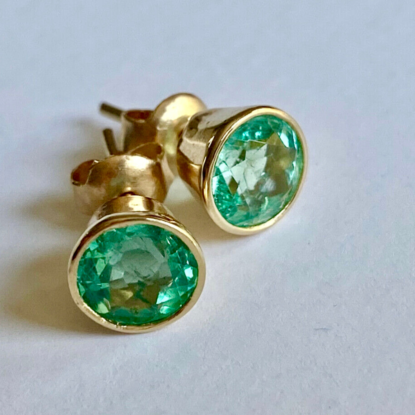 Round Colombian Emerald Stud Earrings 2.00 Carat 18K Gold