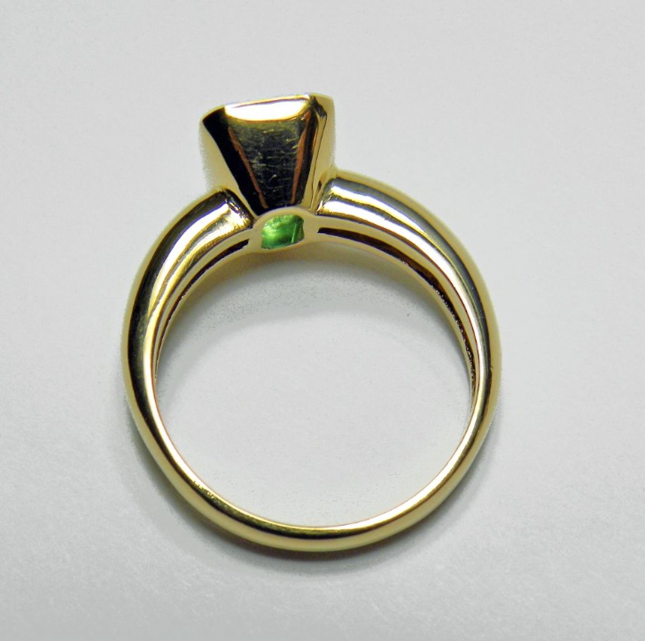 2.20 Carats Natural Colombian Emerald Solitaire Ring 18K Yellow Gold
