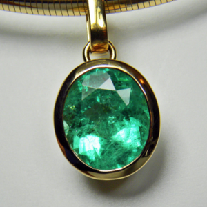 5.75ct Fine Colombian Natural Green Oval Emerald Solitaire Pendant 18K Gold