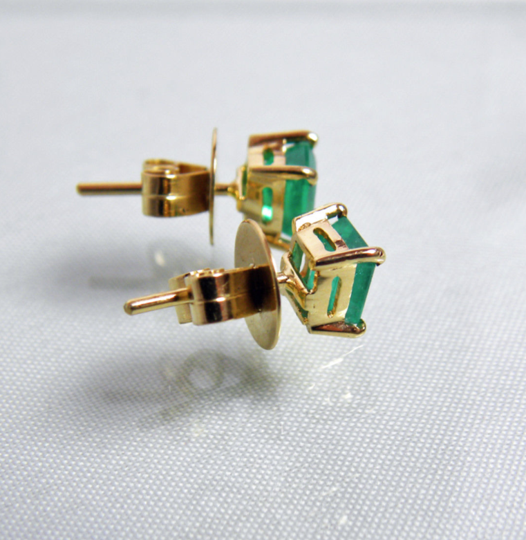 Quality Emerald-Cut Colombian Small Emerald Stud Earrings 18K Gold