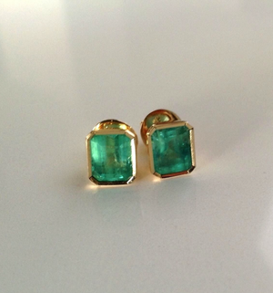 2.47ct AAA Natural Green Colombian Emerald Stud Earrings 18k Yellow Gold