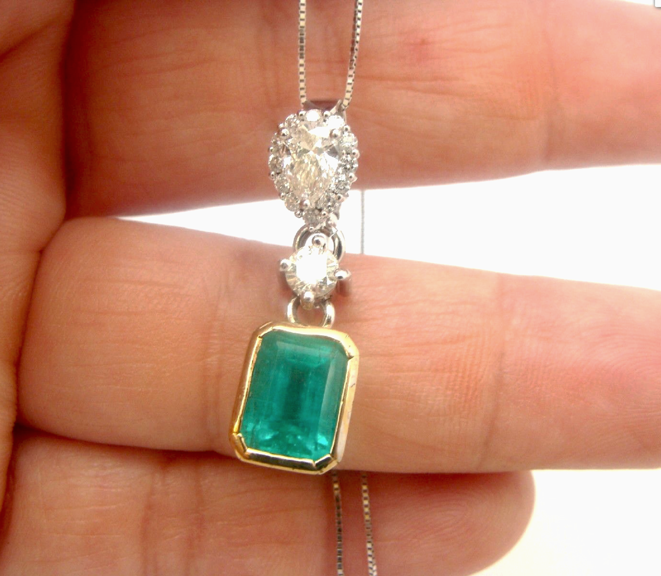 4.00 Carat Colombian Emerald & Diamond Pendant 18K