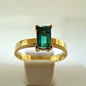 0.60CT Natural Colombian Emerald Solitaire Ring 18 Yellow Gold