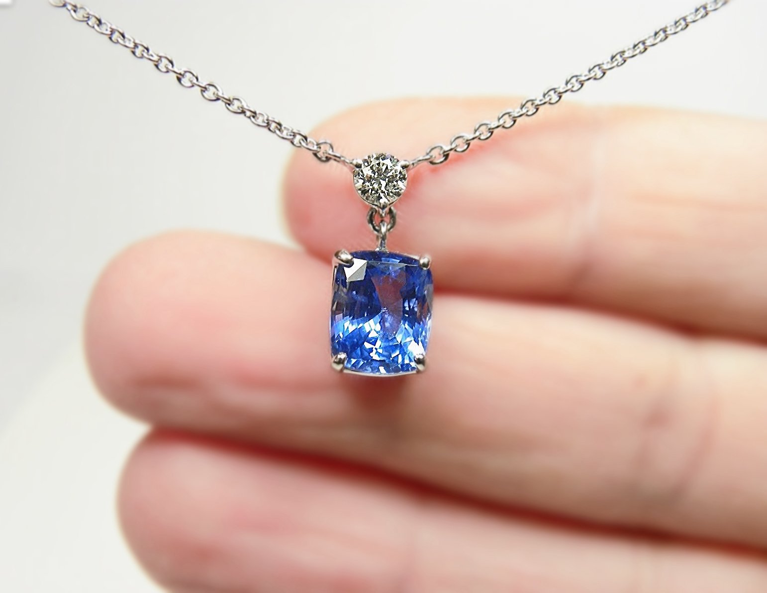 3.25 Carats Natural Blue Sapphire & Diamond Pendant Necklace Platinum 950