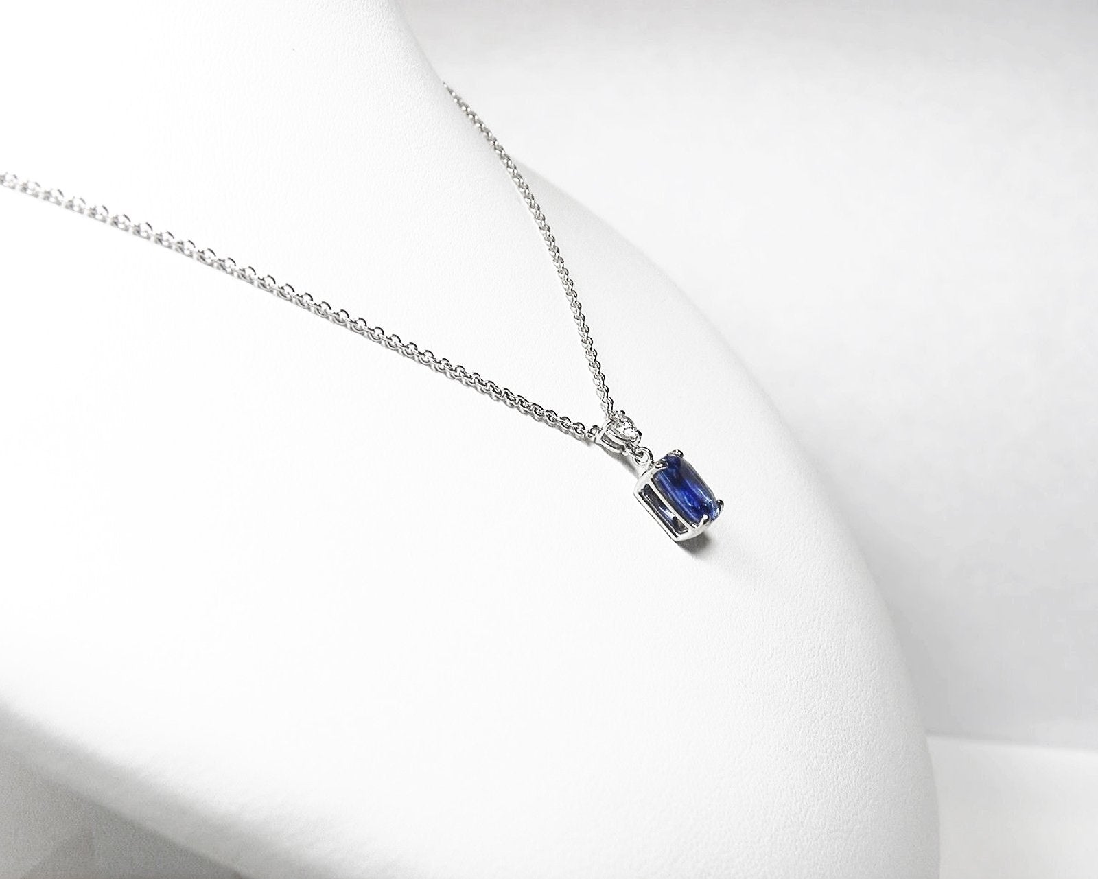 3.25 Carats Natural Blue Sapphire & Diamond Pendant Necklace Platinum 950