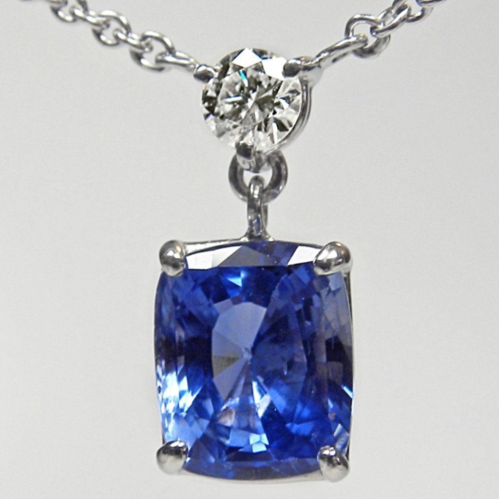 3.25 Carats Natural Blue Sapphire & Diamond Pendant Necklace Platinum 950