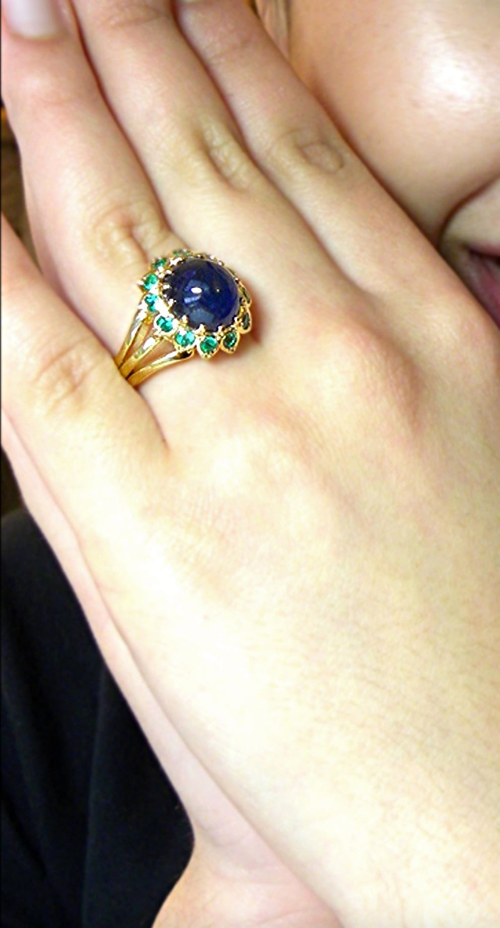 9.00 Carat Cabochon Cut Blue Sapphire Emerald Ring 18k