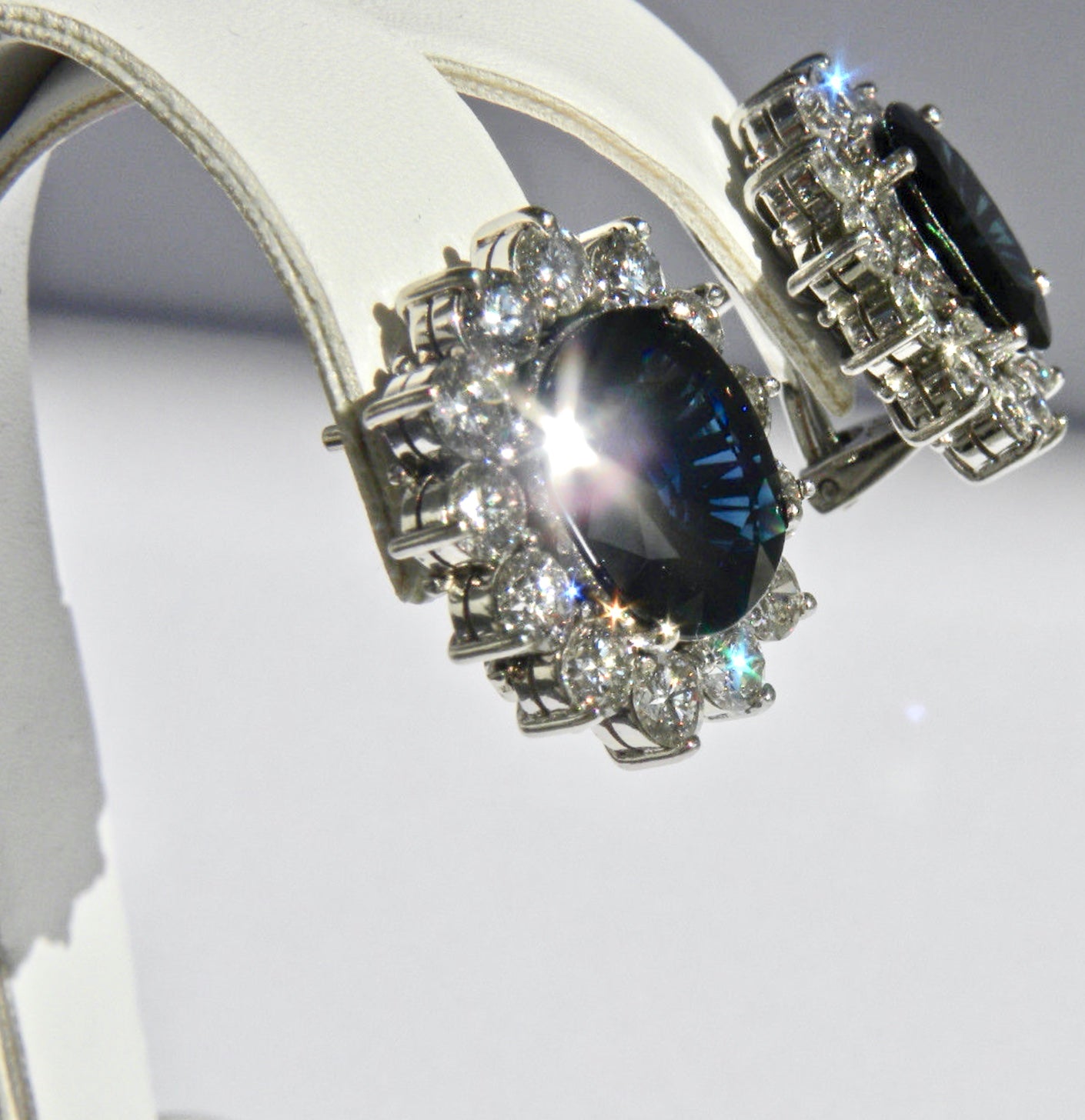 14.00 Carat Blue Sapphire Diamond clip on Earrings 18K