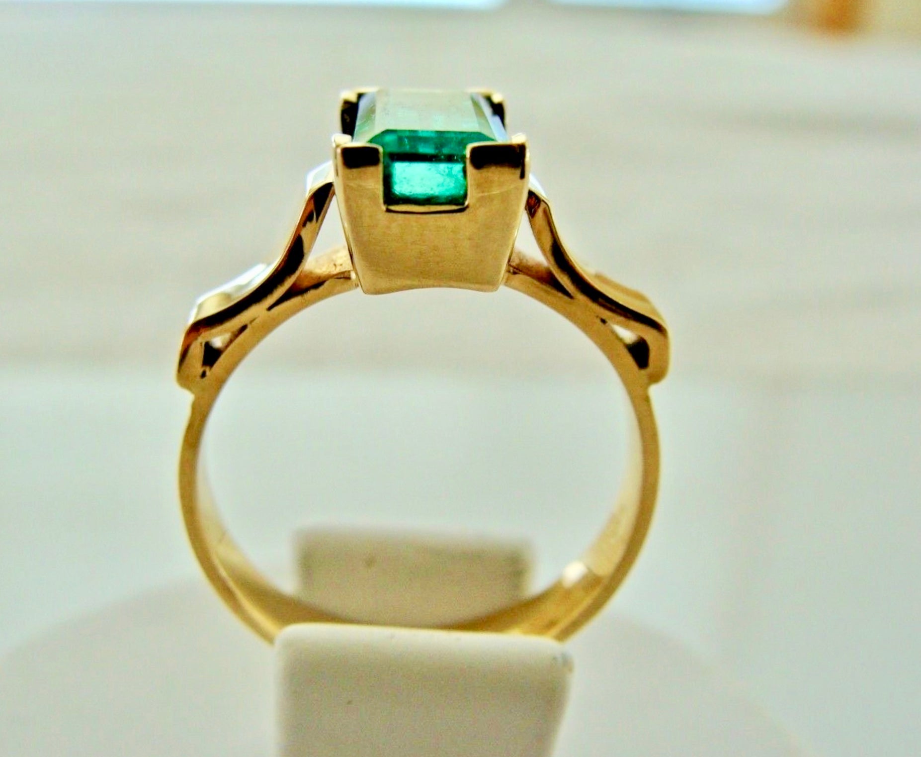 2.00 Carat Emerald Solitaire Ring 18K Yellow Gold