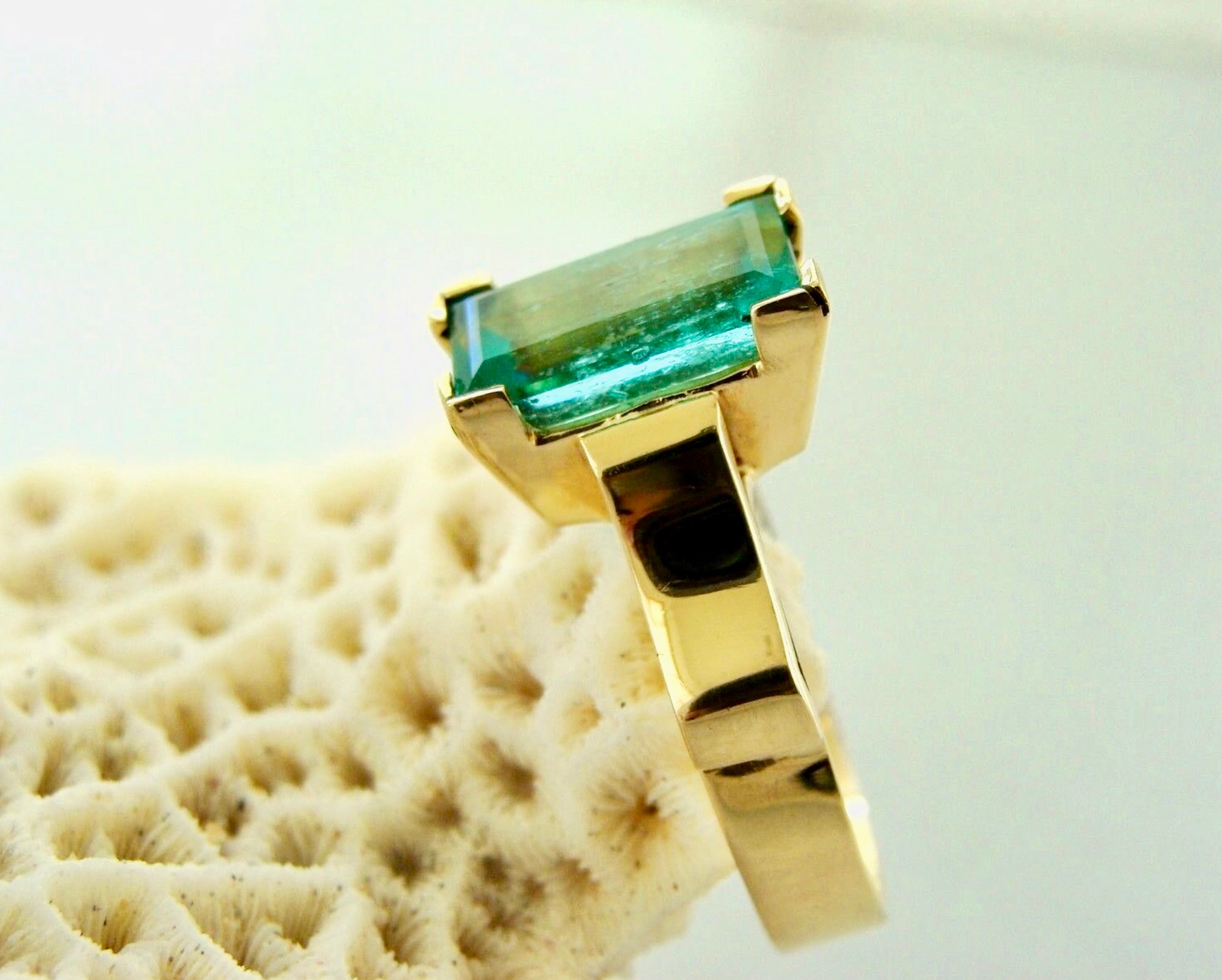 2.00 Carat Emerald Solitaire Ring 18K Yellow Gold