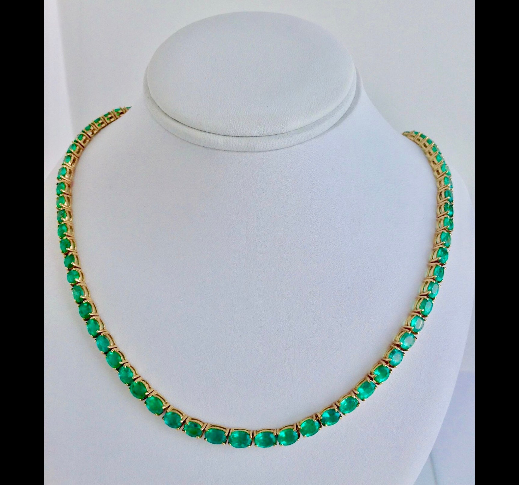 25.00 Carat Natural Colombian Emerald Necklace 18K Yellow Gold