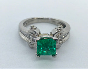 Estate Platinum Natural Colombian Emerald & Diamonds Solitaire Ring