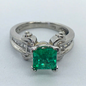Estate Platinum Natural Colombian Emerald & Diamonds Solitaire Ring