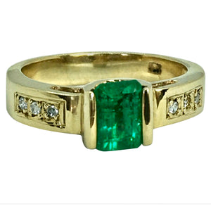 Vivid Emerald Solitaire Ring 18K Yellow Gold