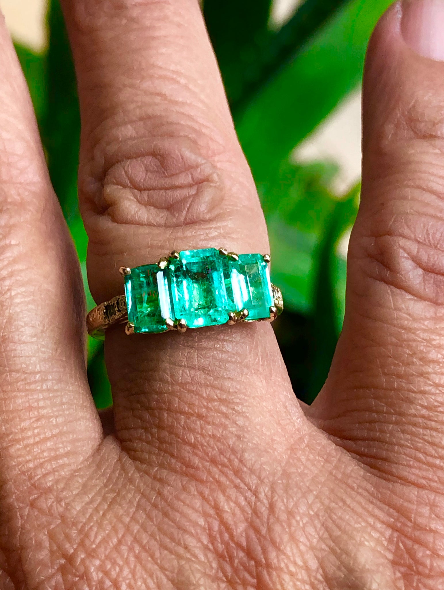 Fine Glowing 3.10 Carat Colombian Emerald Three Stone Ring 18K Yellow Gold